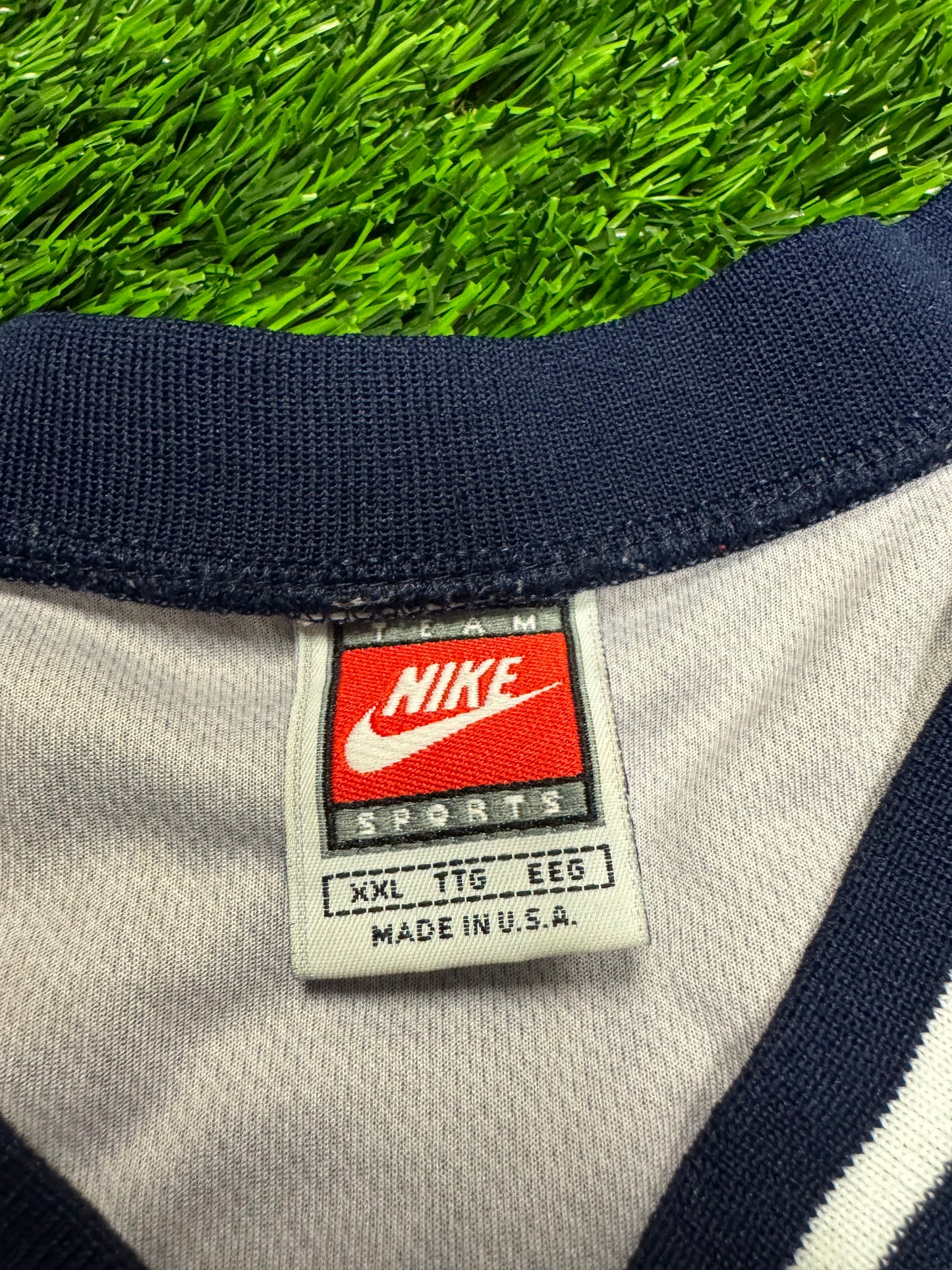 90s University of Arizona Wildcats #42 Vintage Nike Basketball Jersey (XXL)
