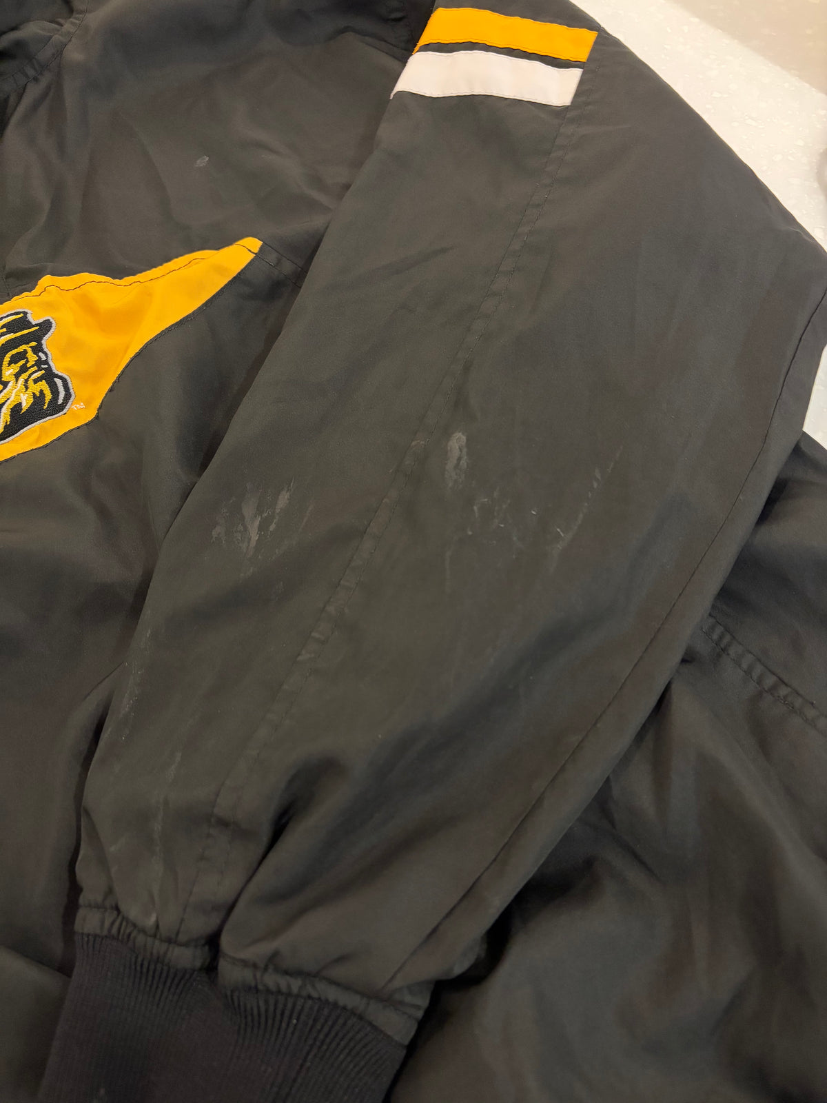 00s Appalachian State Red Oak Windbreaker (M)