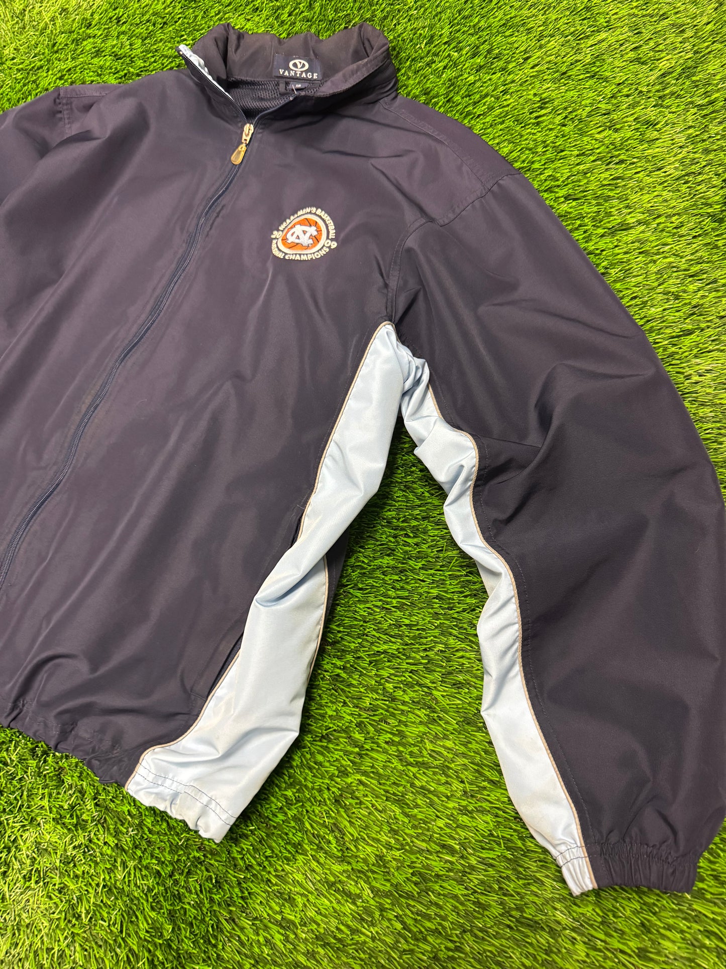 2009 University of North Carolina (UNC) Basketball Champions Windbreaker (L)