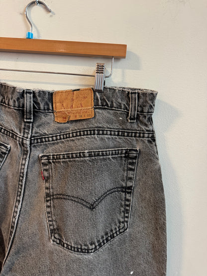 90s Levi's 560 Faded Black Jean Shorts (37)