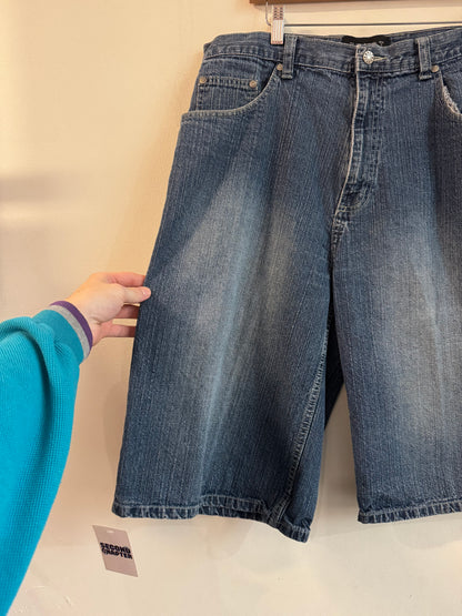 00s Baggy Trust Jean Shorts (36)