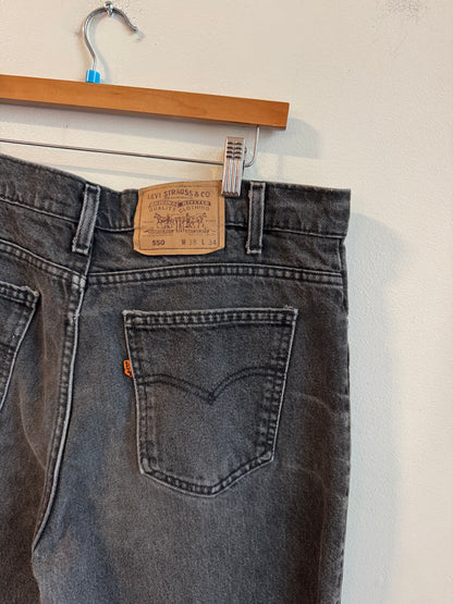 90s Levi's 550 Orange tab Stained Black Shorts (36)