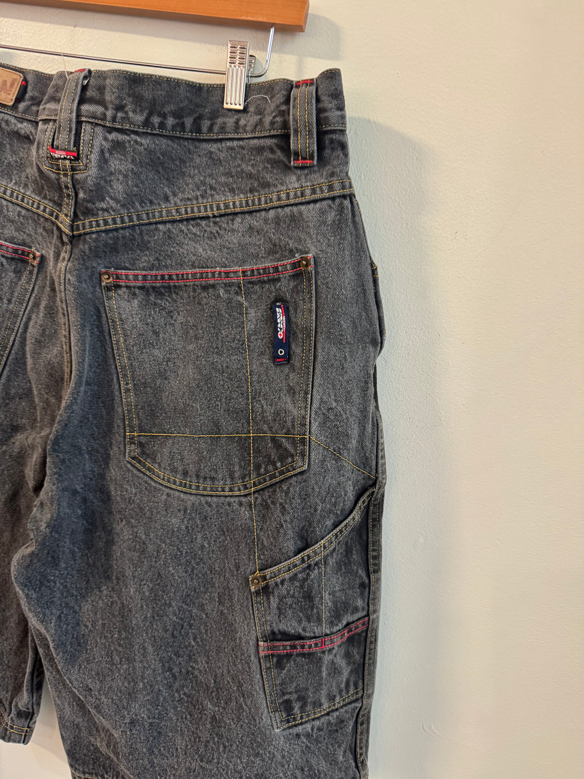 00s Esco Duns Baggy Black Shorts (34)