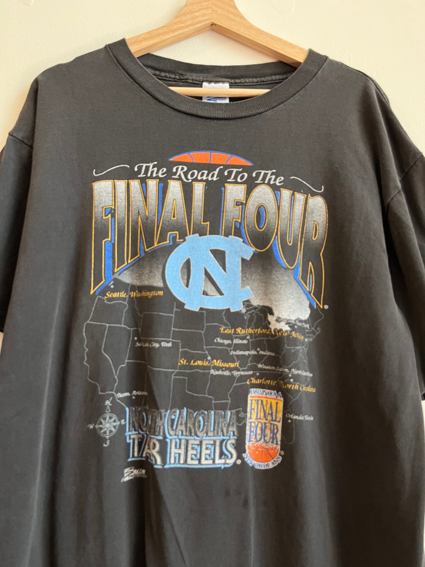 1993 UNC Final Four Faded Salem Tee (XL)