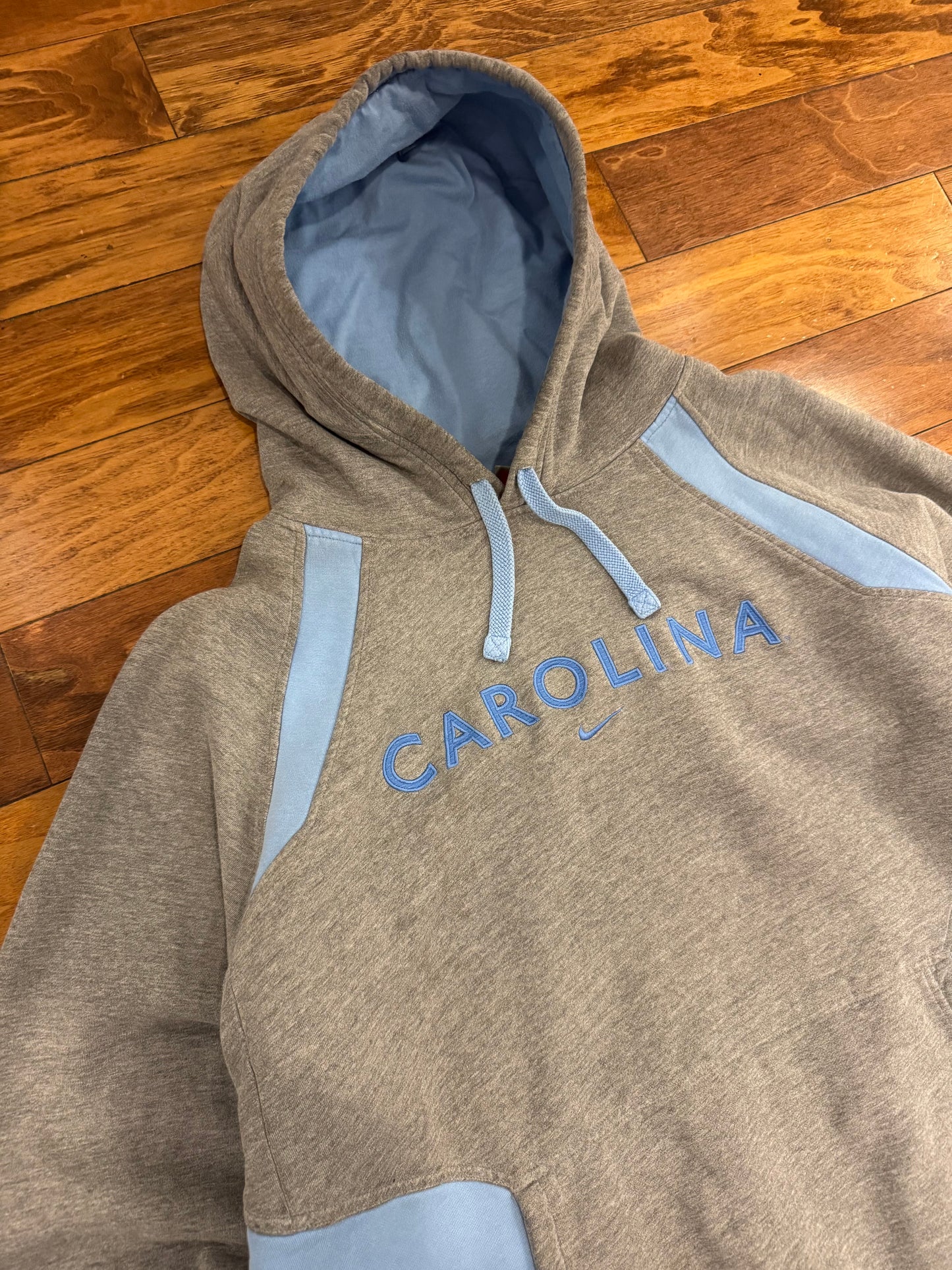 00s UNC Center Swoosh Two Toned Vintage Nike Hoodie (XXL)