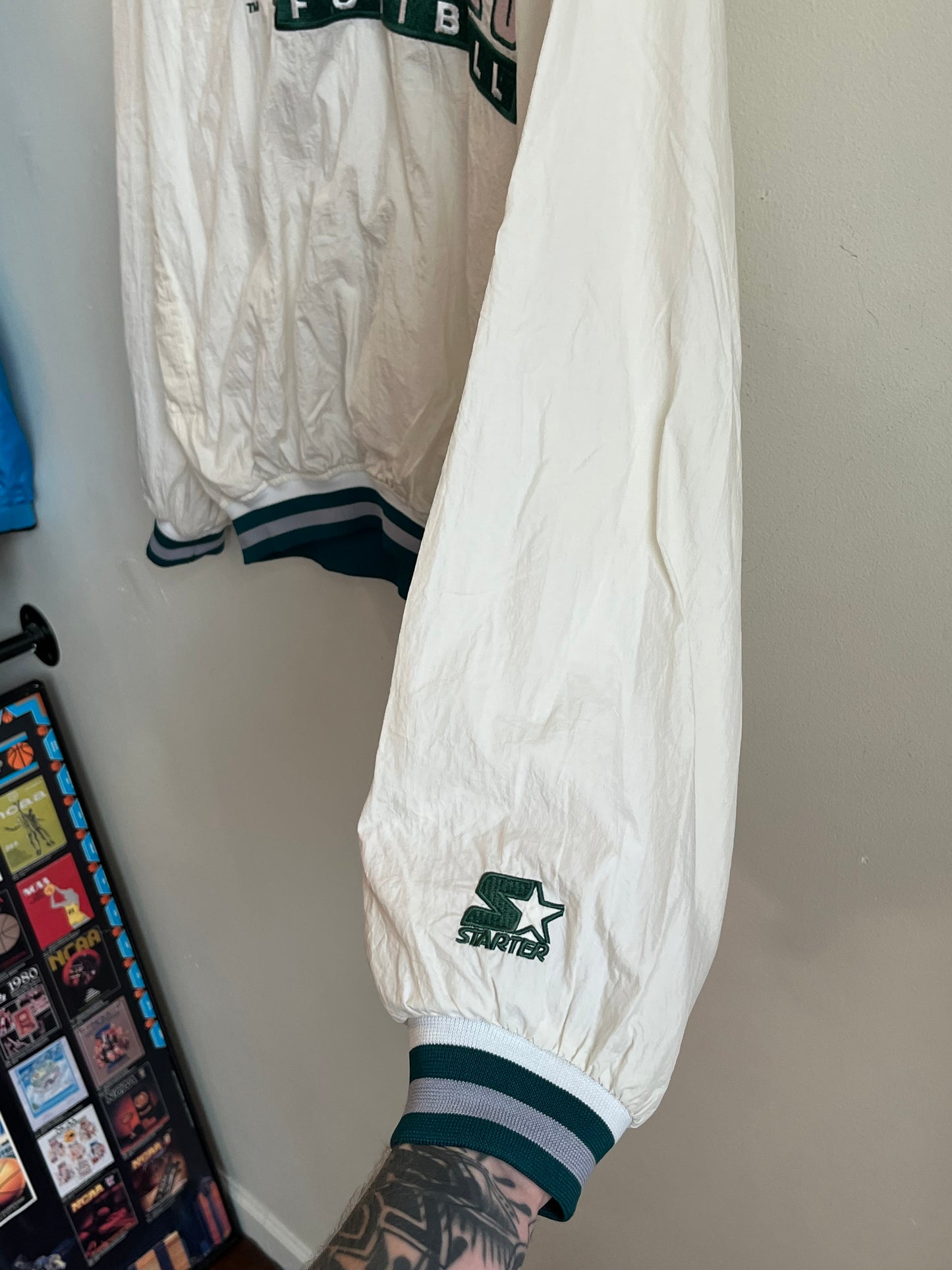 1990s Philadelphia Eagles Embroidered Spell Out White Starter Windbreaker (XL)