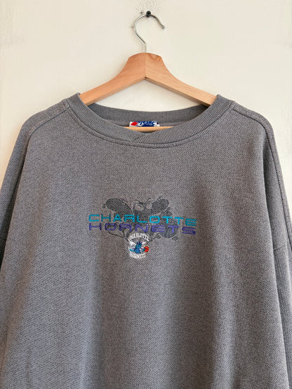 90s Charlotte Hornets Majestic Embroidered Crewneck (XL)