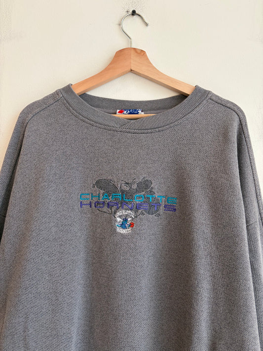 90s Charlotte Hornets Majestic Embroidered Crewneck (XL)