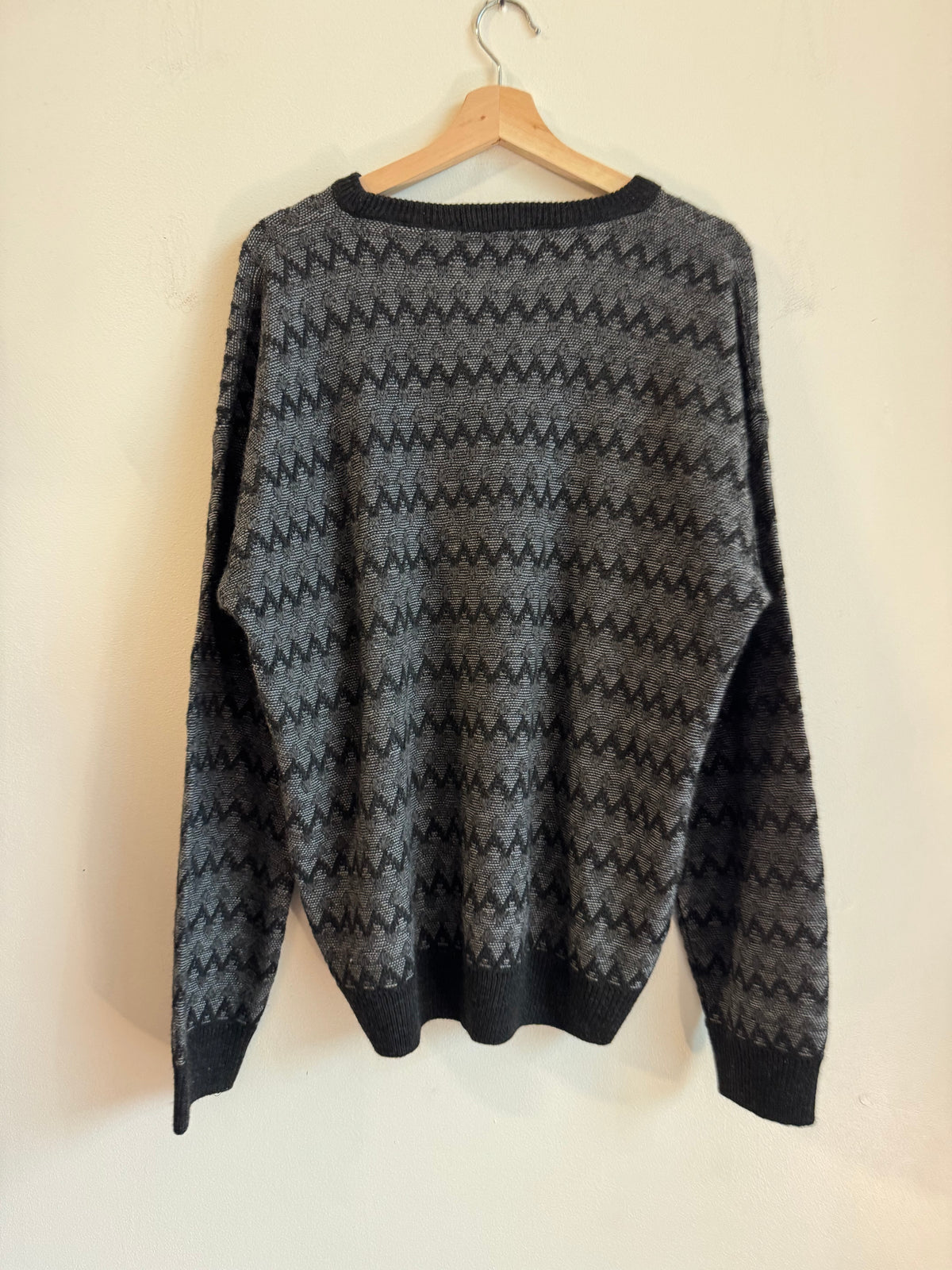 90s Van Heusen Black Sweater (XL)