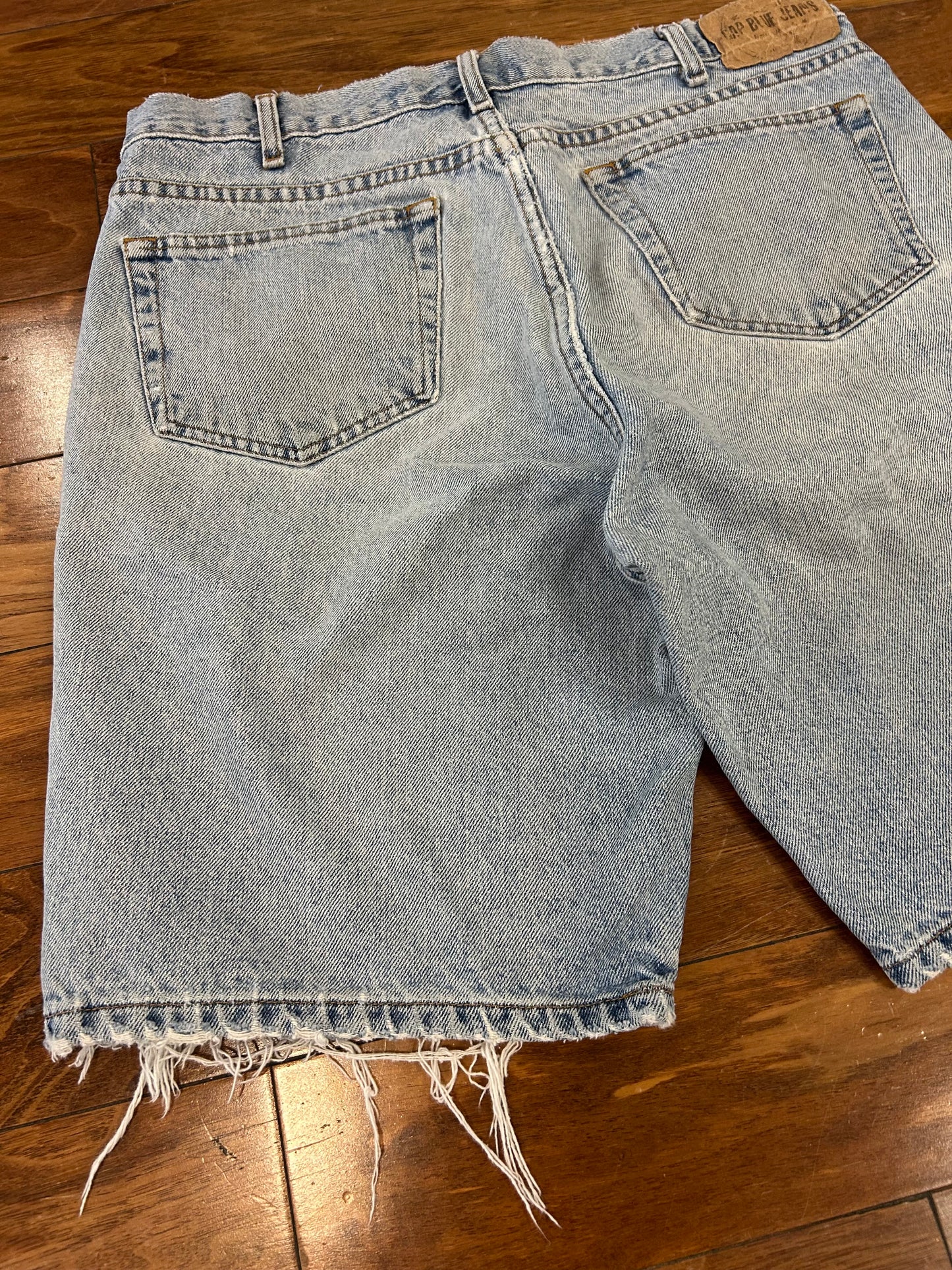90s Gap Easy Fit Jean Shorts (34)
