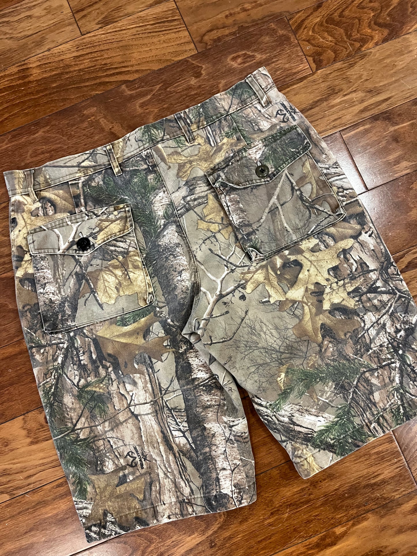 00s Realtree Faded Camo Shorts (34)