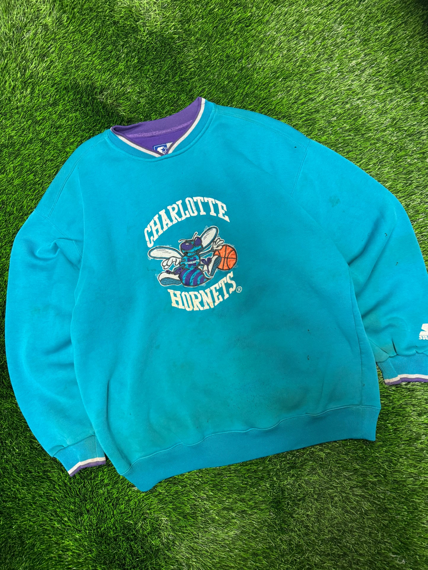 90s Charlotte Hornets Embroidered Thrashed Starter Crewneck (L)