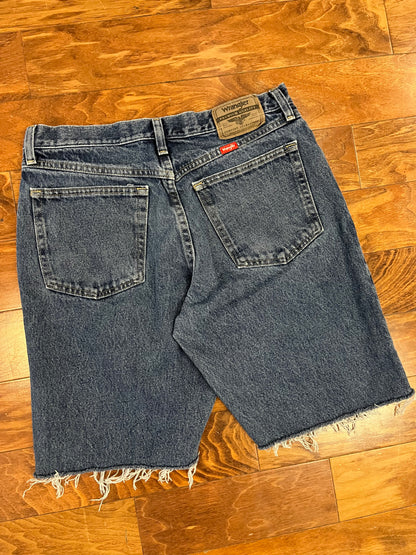 00s Wrangler Dark Wash Blue Shorts (32)