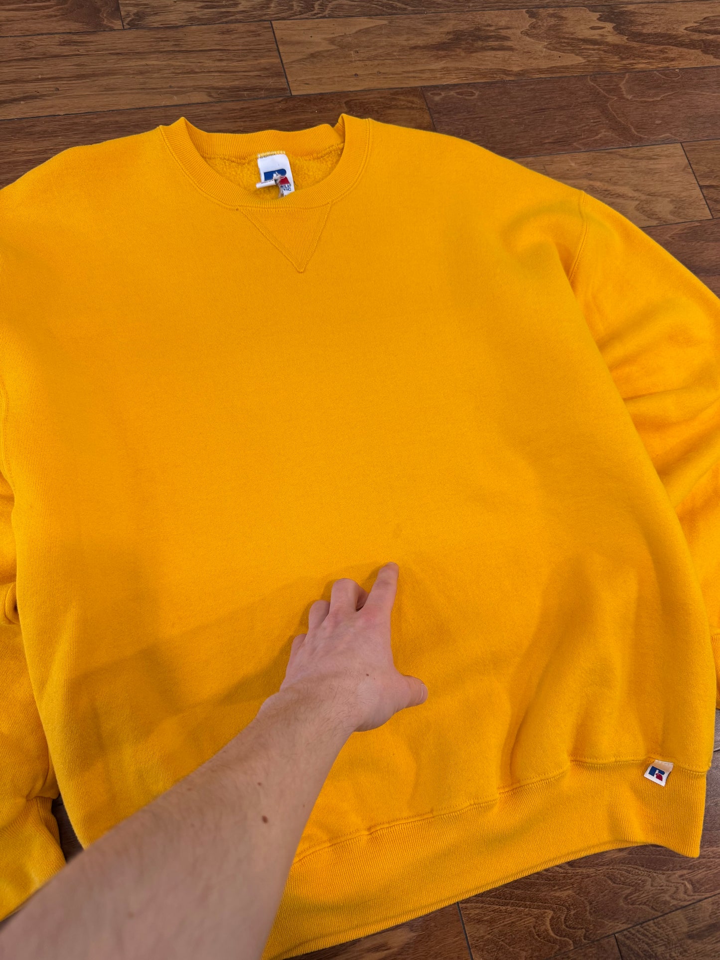 00s Russell Athletics Gold Essential Vintage Crewneck (L)