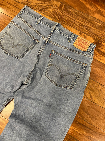 2004 Levi's 550 Relaxed Blue Jeans (38 x 30)