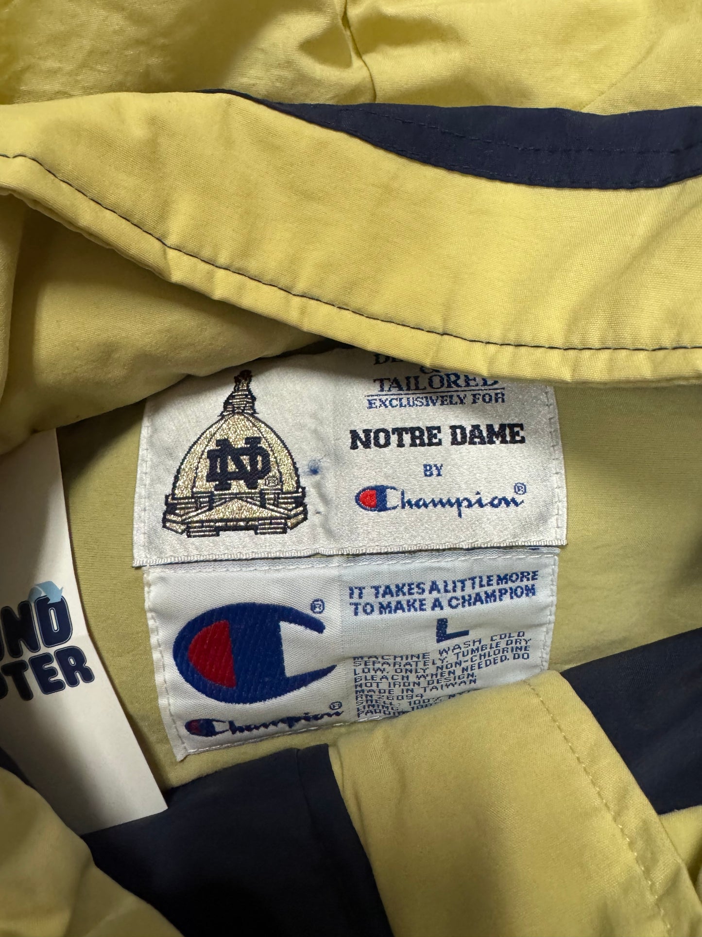 90s University of Notre Dame Vintage Champion Puffer Jacket (L)
