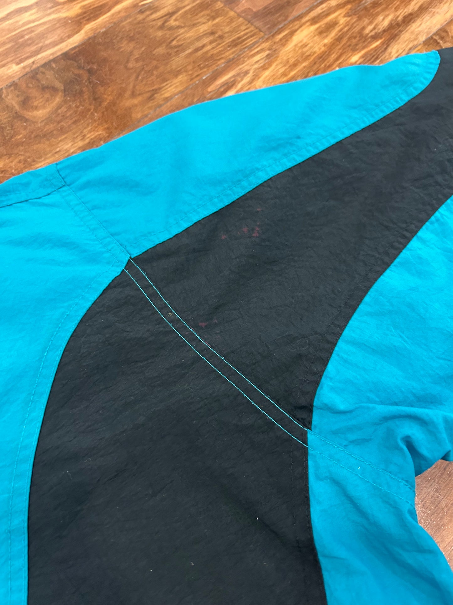 90s Charlotte Hornets Vintage Reebok Puffer Jacket (L)