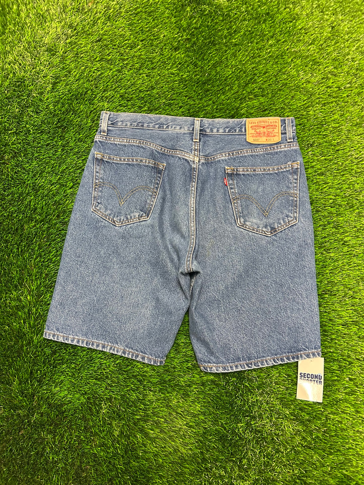 00s Vintage Levi's 505 Dark Wash Jean Shorts (36)