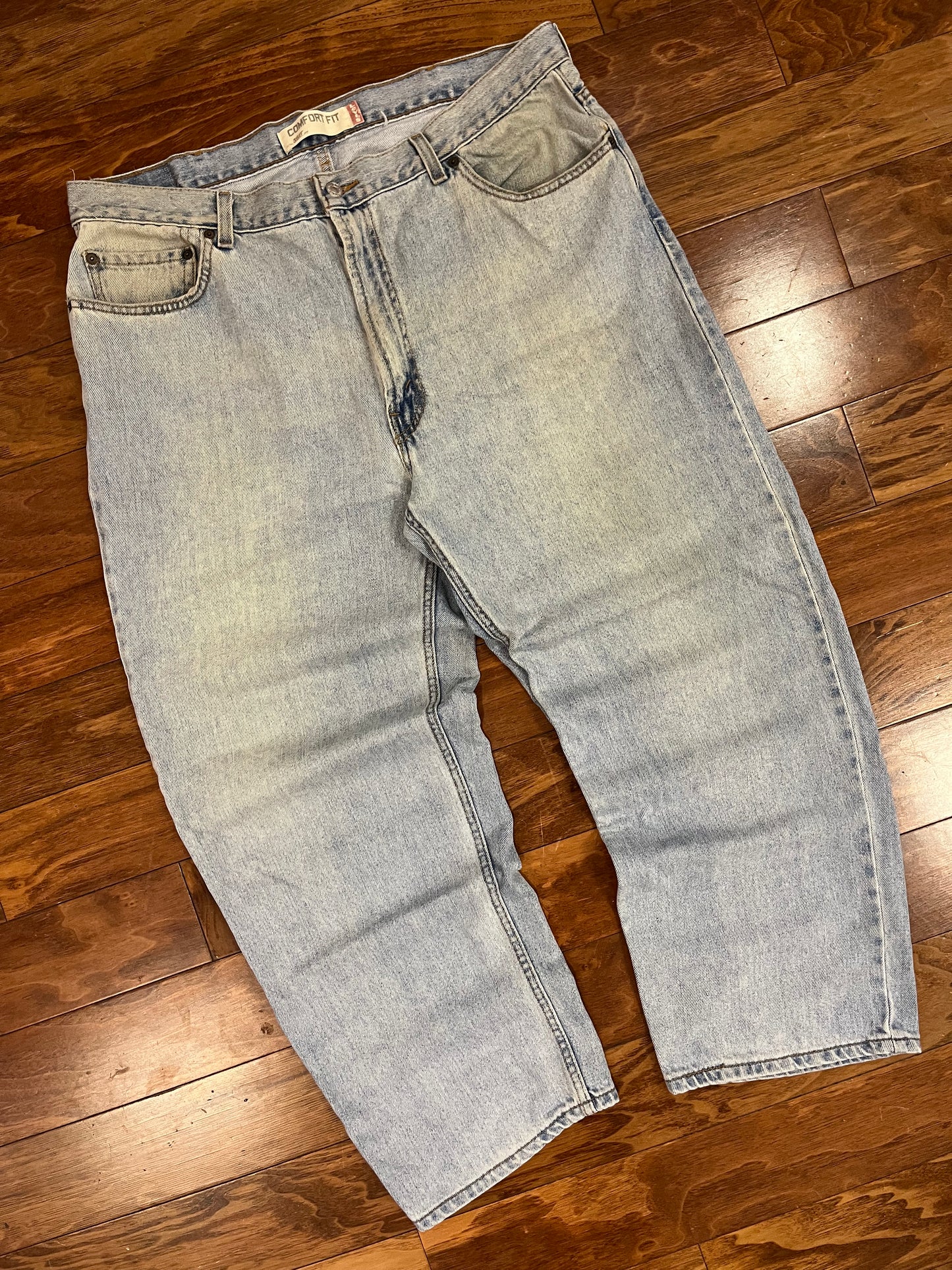 00s Levi's 560 Baggy Light Wash Jeans (40 x 30)