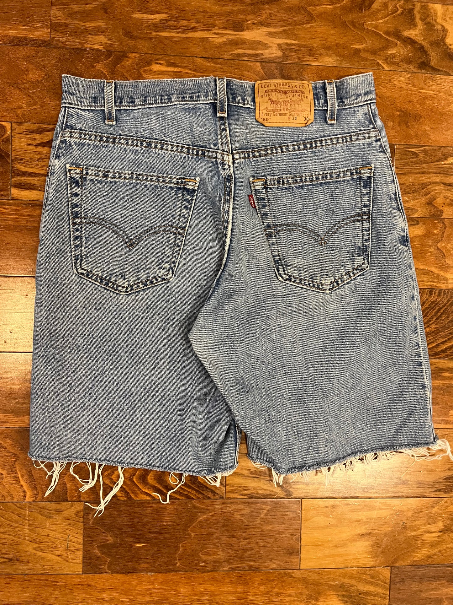 2001 Levi's 560 Mid Wash Shorts (34)