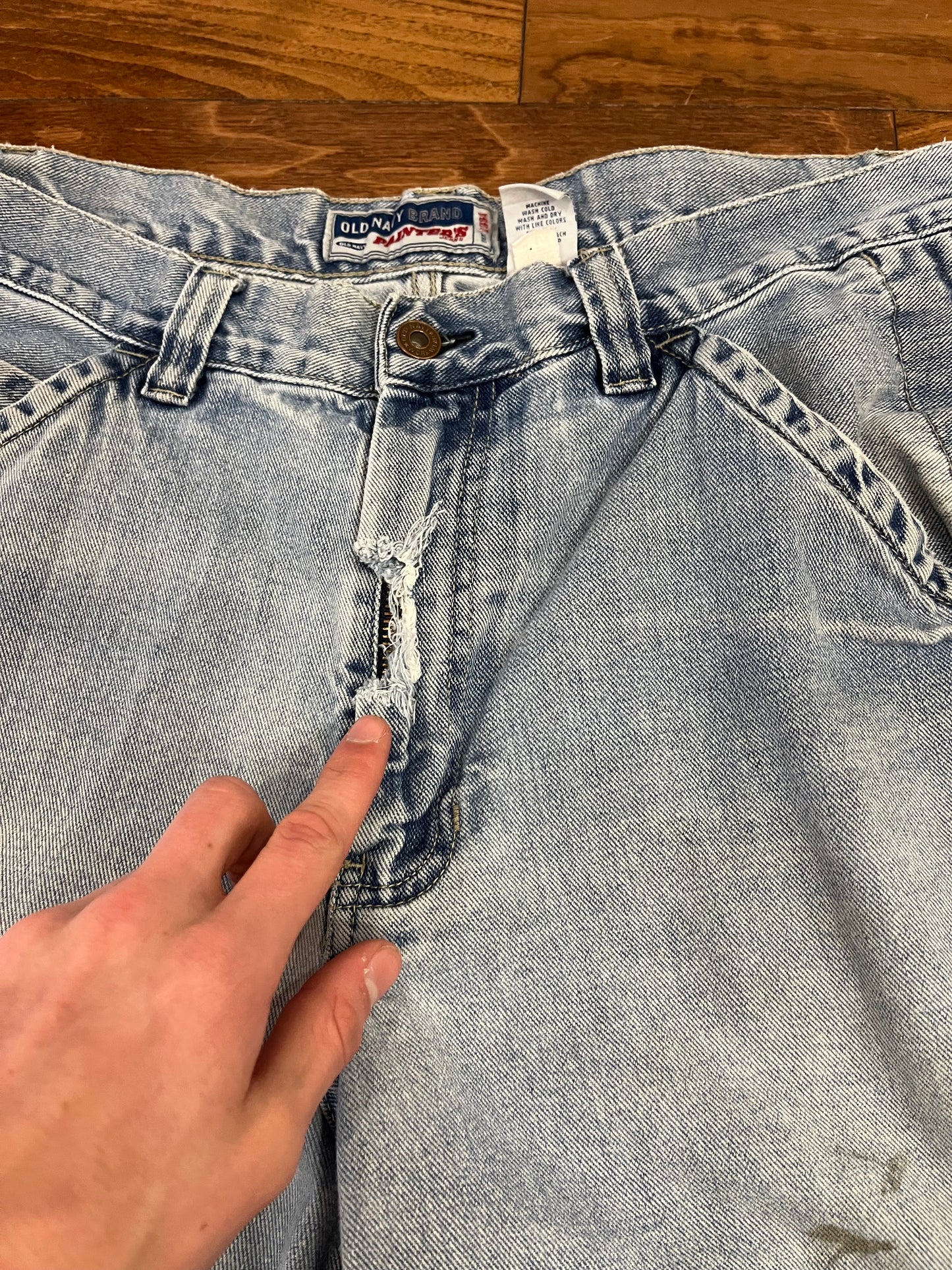 2005 Old Navy Carpenter Distressed Baggy Shorts (36)