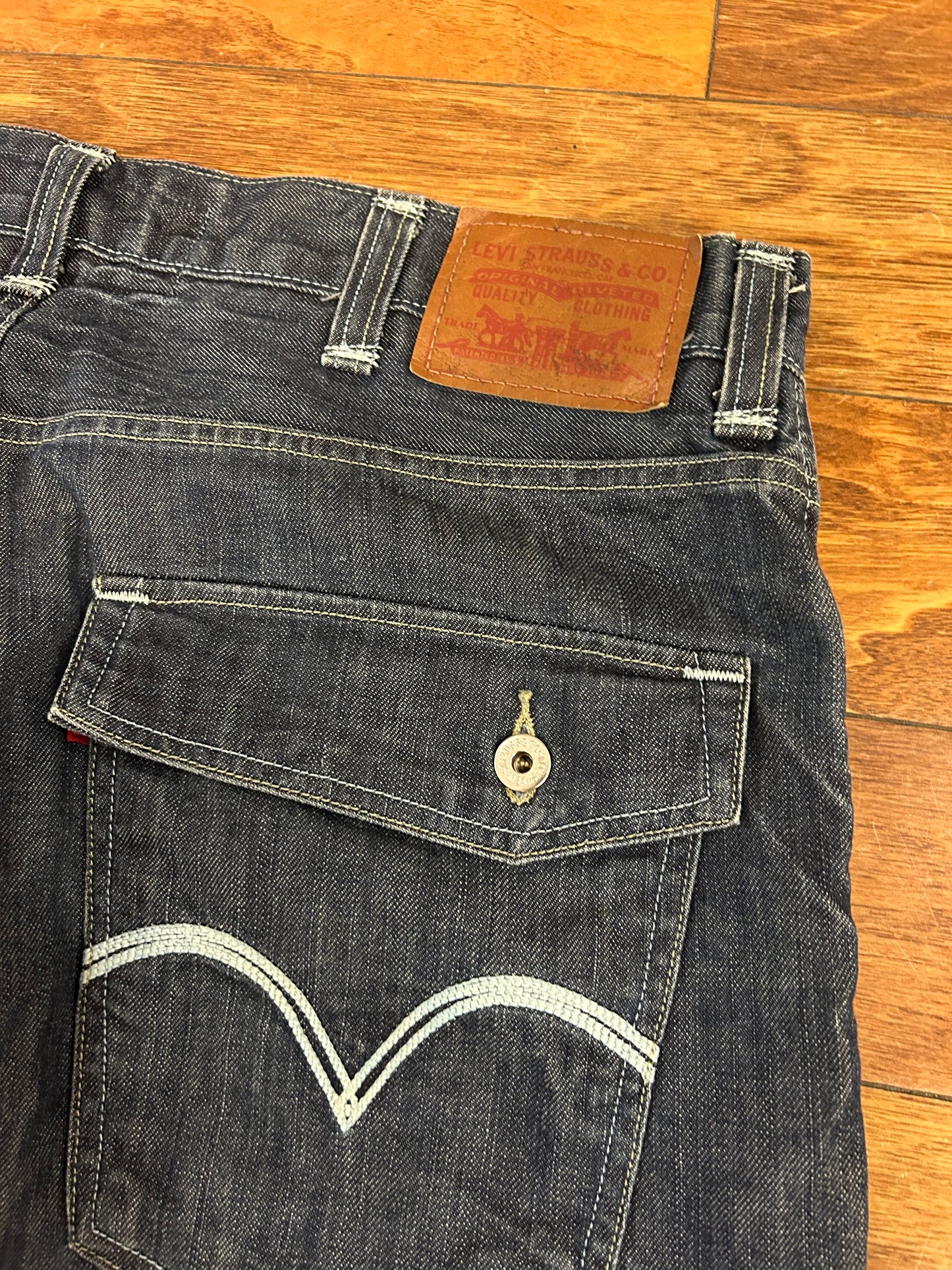 2009 Levi's 569 Loose Baggy Embroidered Jeans (38 x 34)