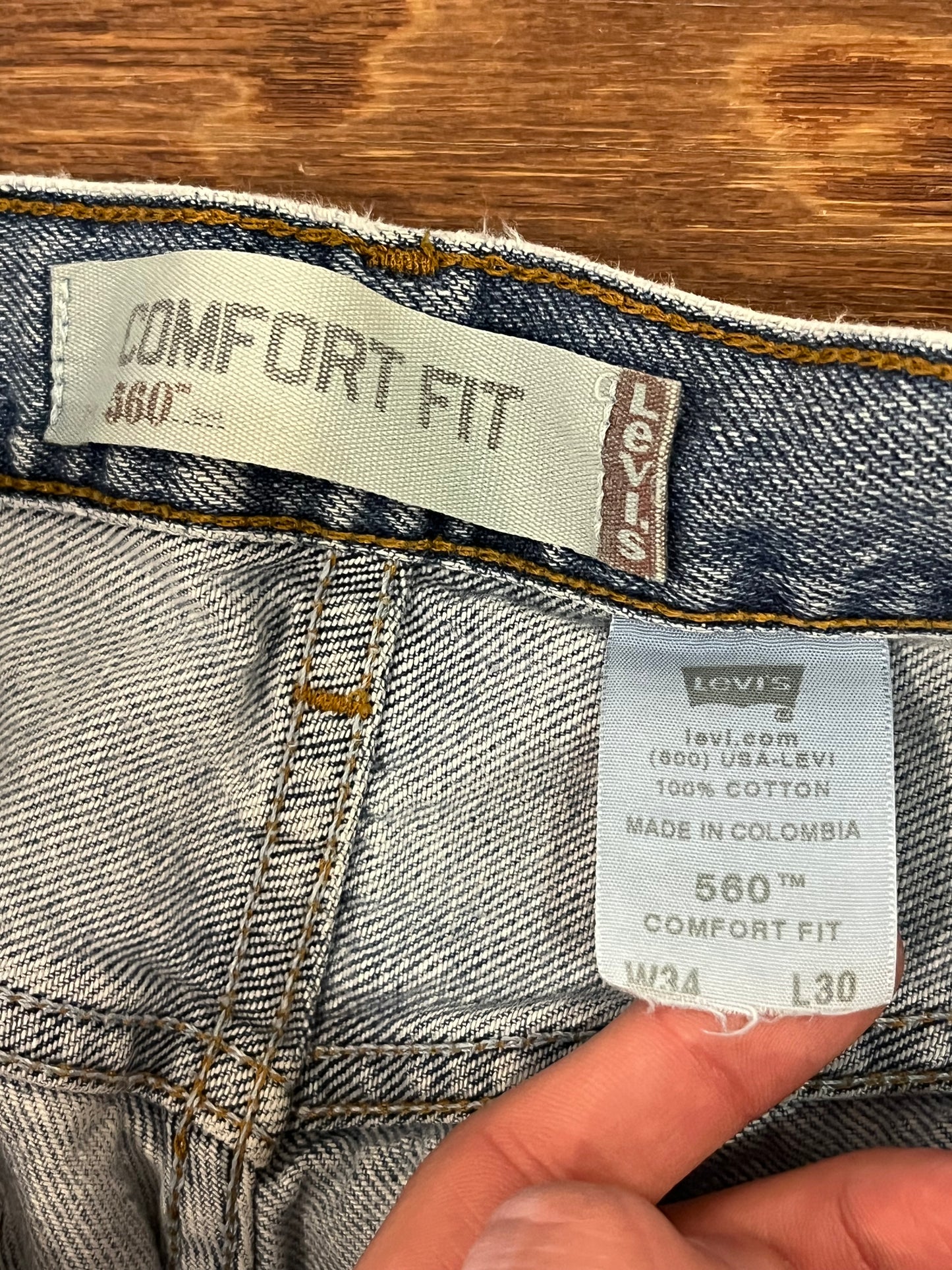 00s Levi's 560 Blue Shorts (34)