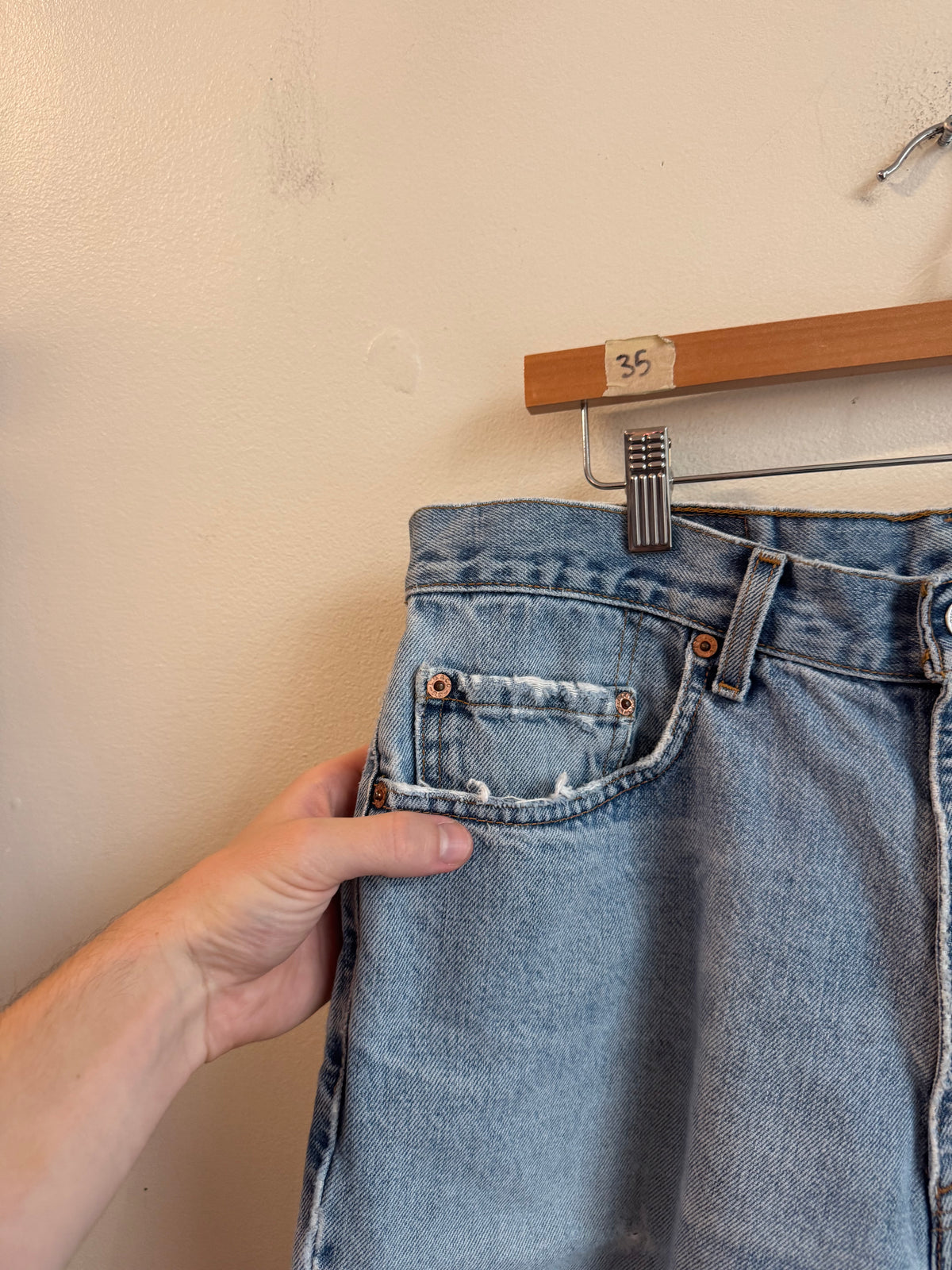 1999 Levi's 550 Light Wash Shorts (35)