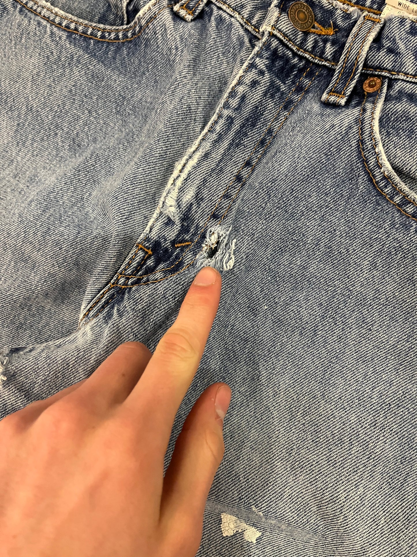 1996 Levi's 565 Distressed Jeans (31 x 30)