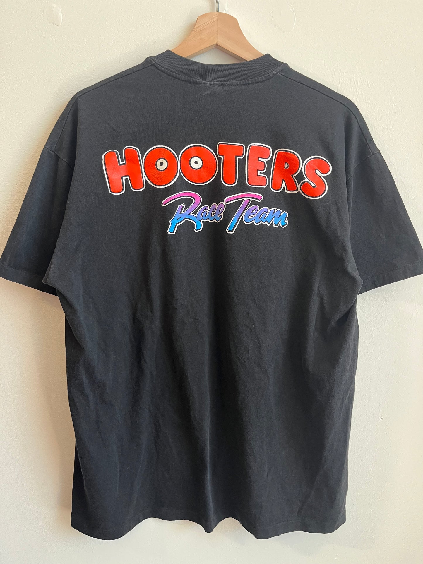 00s Alan Kulwicki Hooters Racing Team Tee (XL)