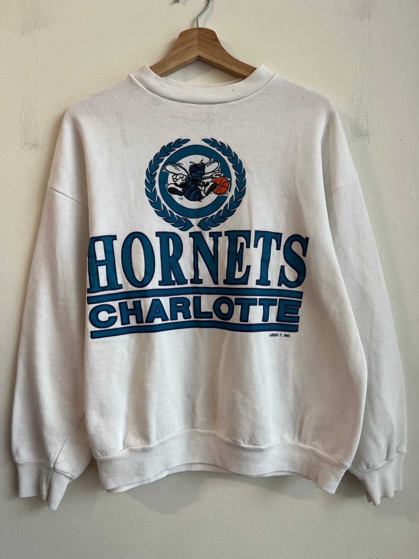 90s Charlotte Hornets Spell Out Essential Crewneck (L)