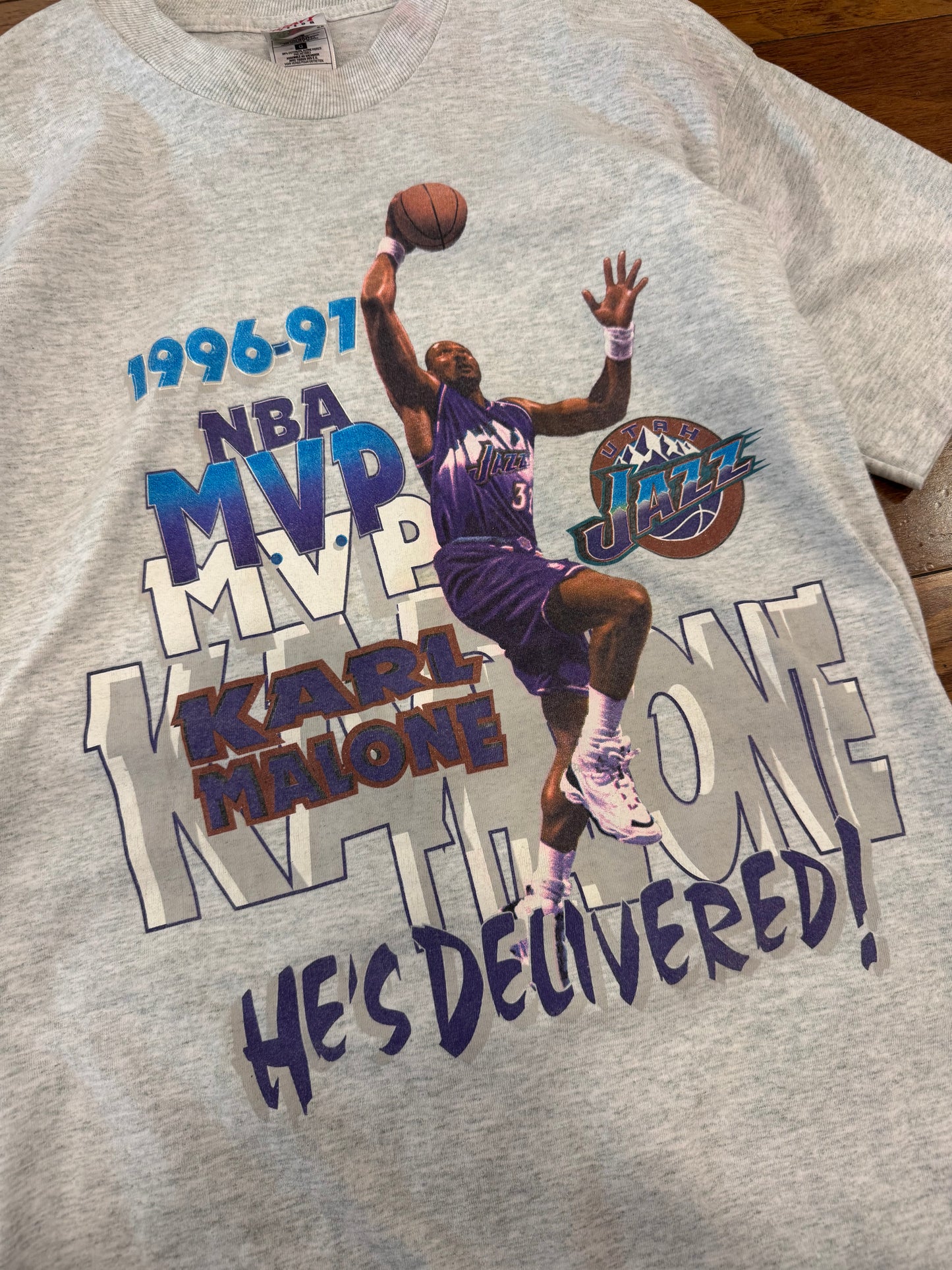 1997 Utah Jazz Karl Malone NBA MVP "He's Delivered" Vintage Tee (L)