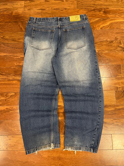 00s Celebrity Premium Baggy Jeans (40 x 30)