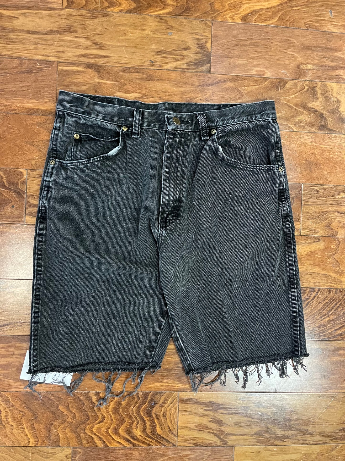 00s Wrangler Rugged Wear Faded Black Shorts (32)