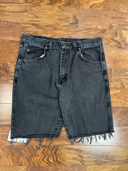 00s Wrangler Rugged Wear Faded Black Shorts (32)