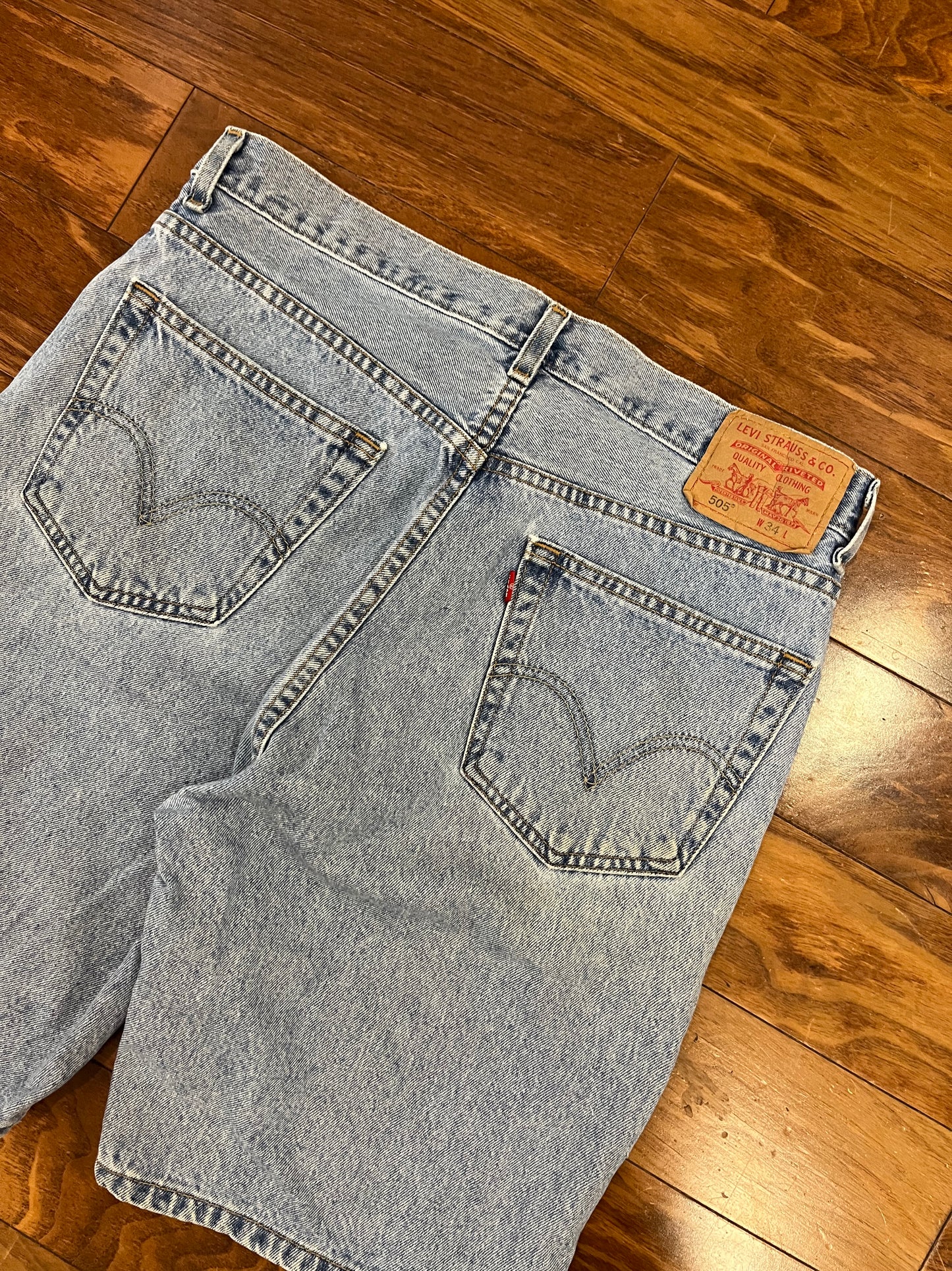 2003 Levi's 505 Light Wash Jean Shorts (34)