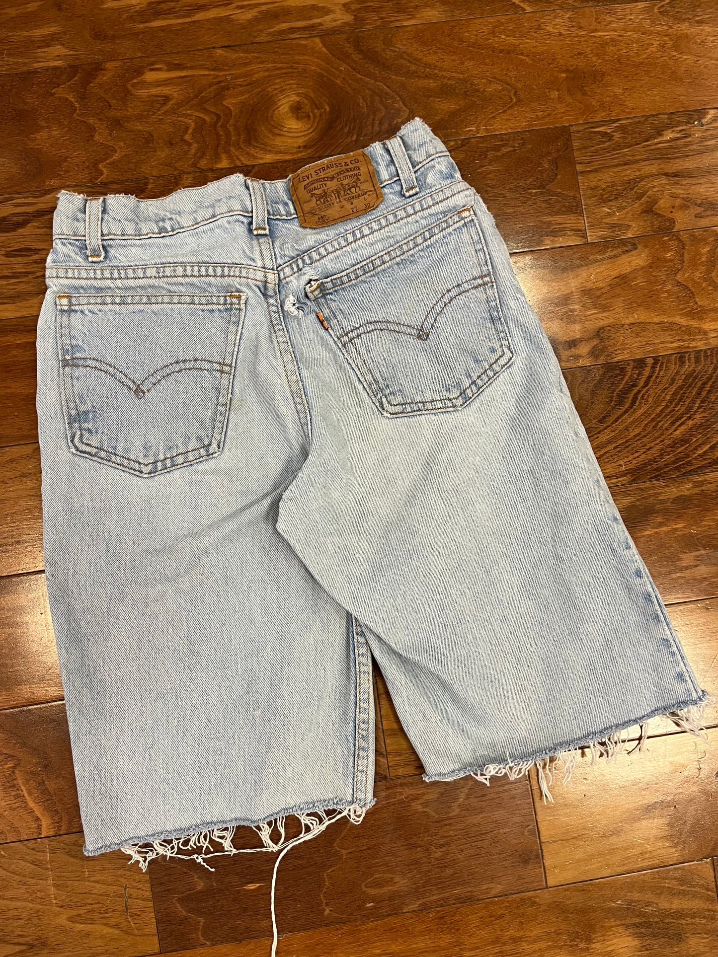 1993 Levi's Student 550 Orange Tab Light Wash Shorts (26)