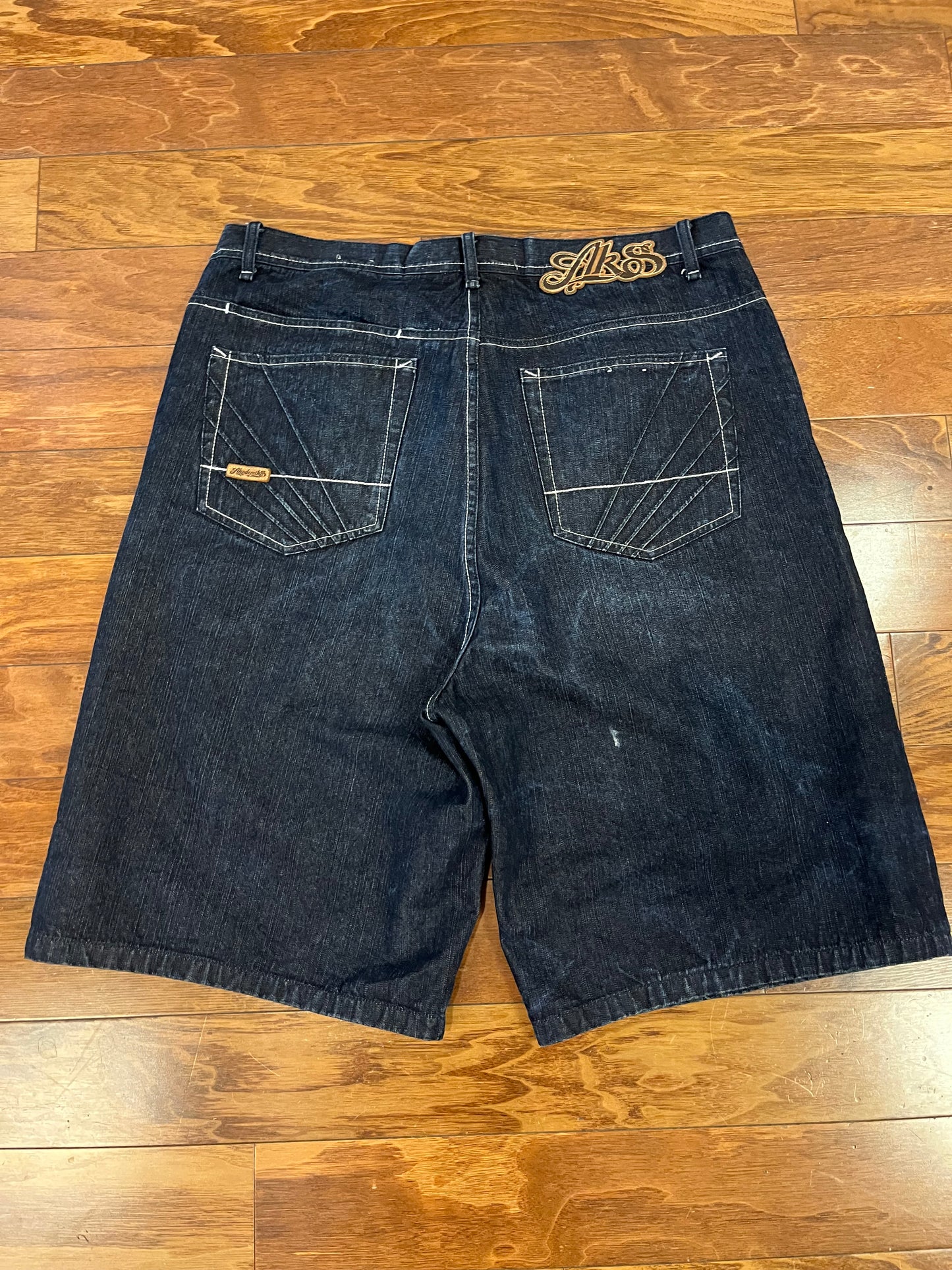 00s Akademiks Oversized Jean Shorts (40)