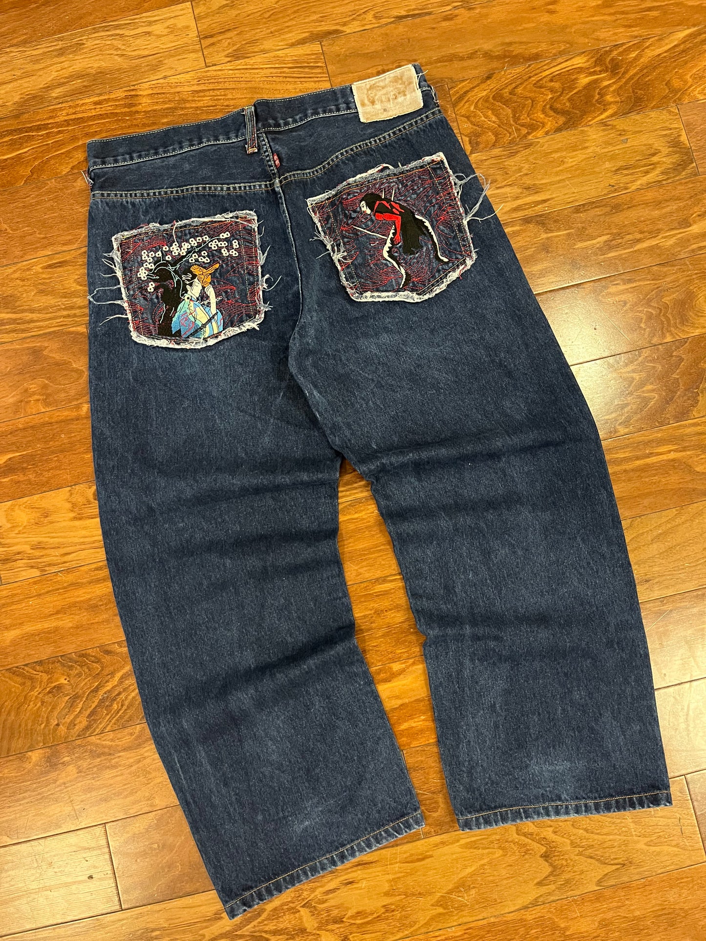 00s Embroidered Baggy Jester Jeans (36 x 28)