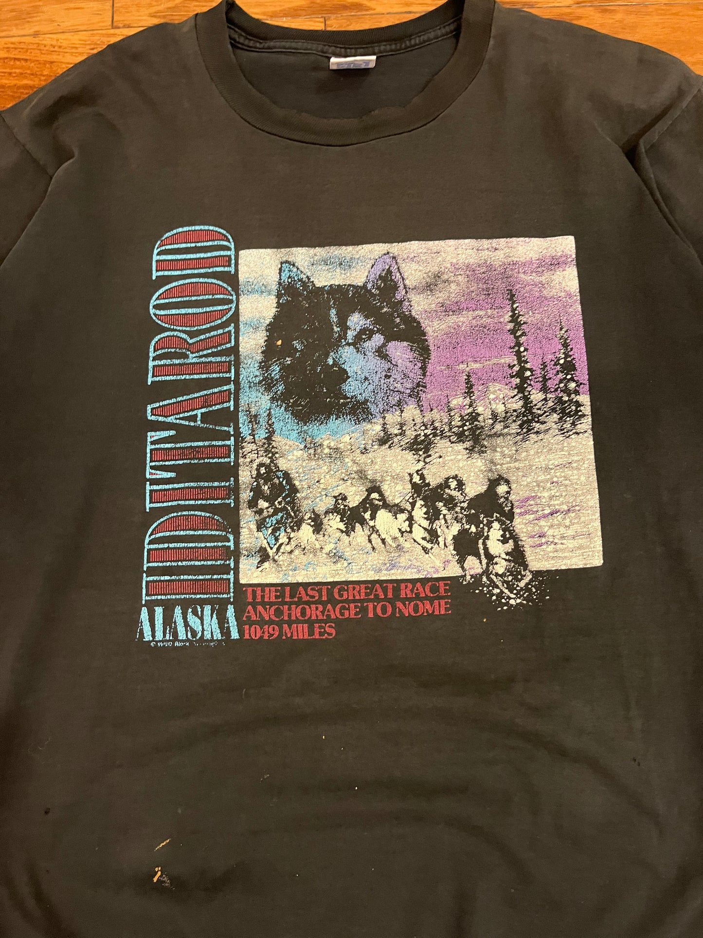 90s Alaska Wolf Sledding Race Graphic Tee (XL)