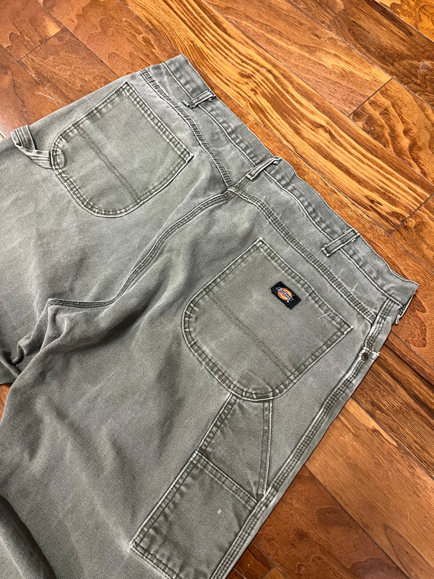 00s Dickies Black Tab Olive Pants (42 x 30)
