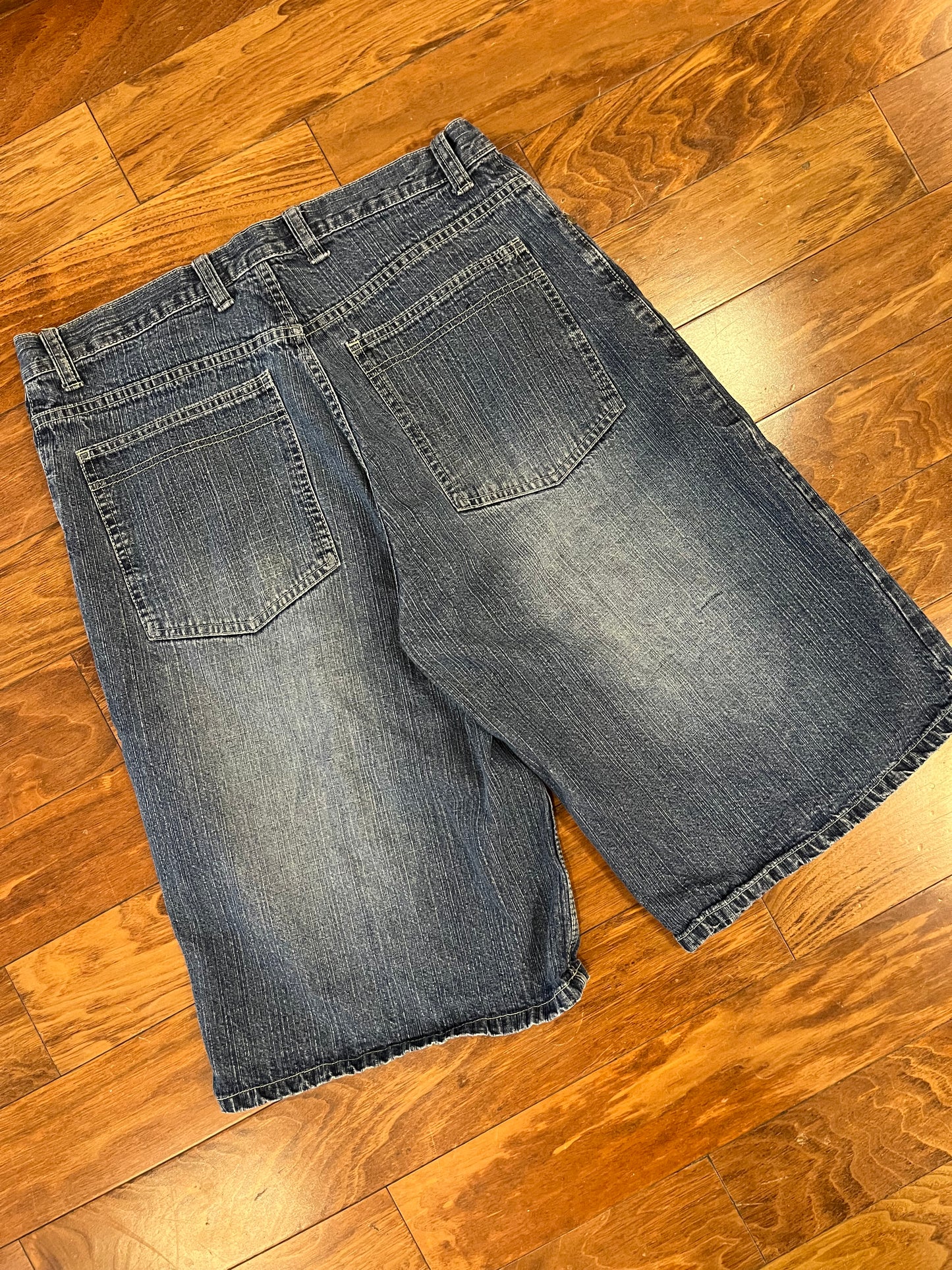 00s Baggy Trust Jean Shorts (36)