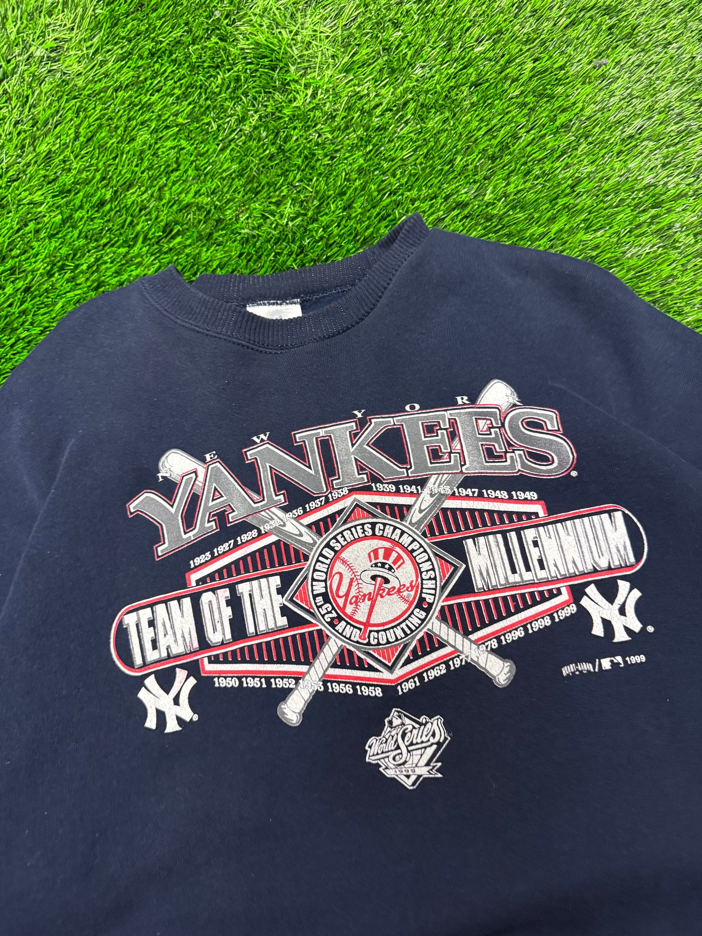 1999 New York Yankees Vintage Graphic Navy Crewneck (XXL)