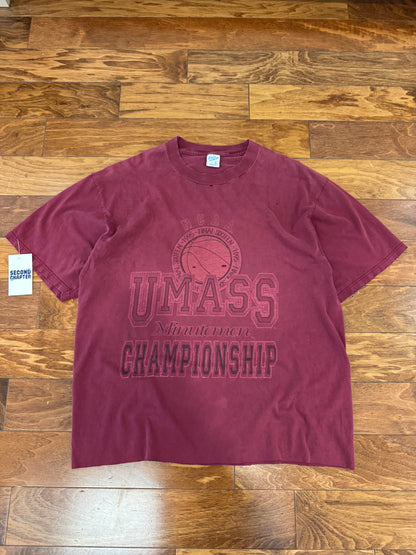 1995 UMASS Minutemen Vintage Distressed Cropped Tee (XL)
