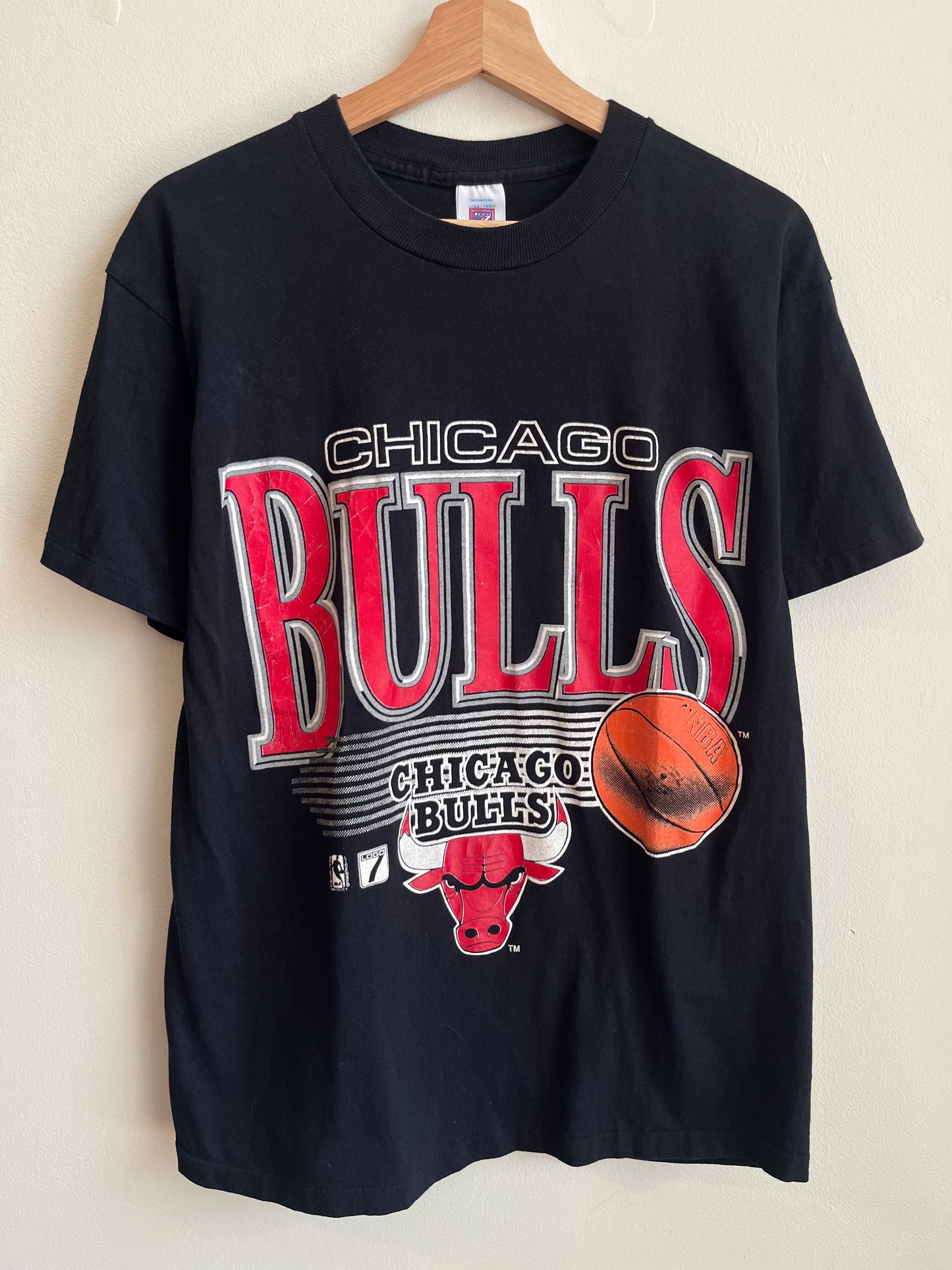 90s Chicago Bulls Logo 7 NBA Basketball Black Tee (L)