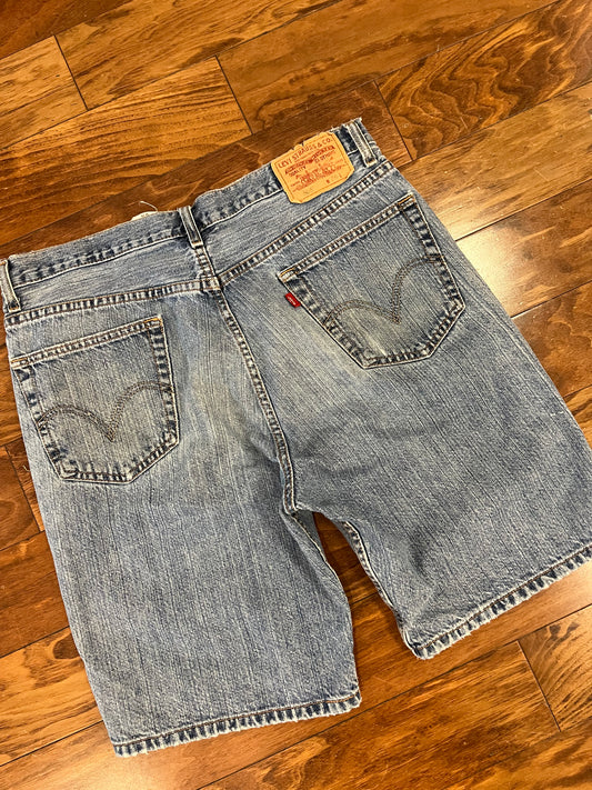 2006 Levi's 505 Distressed Jean Shorts (36)