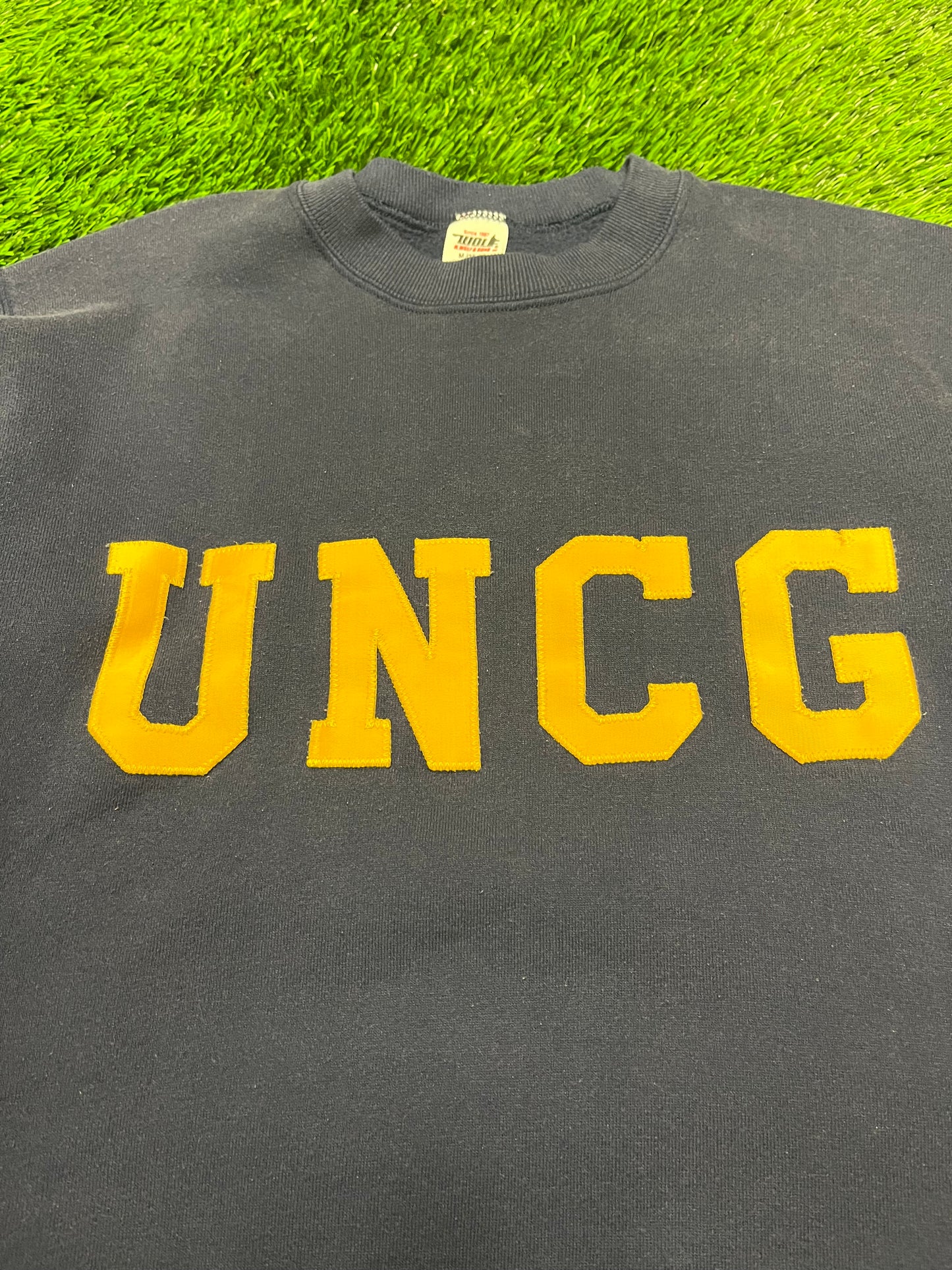 90s UNCG Greensboro Embroidered Vintage College Navy Crewneck (M)