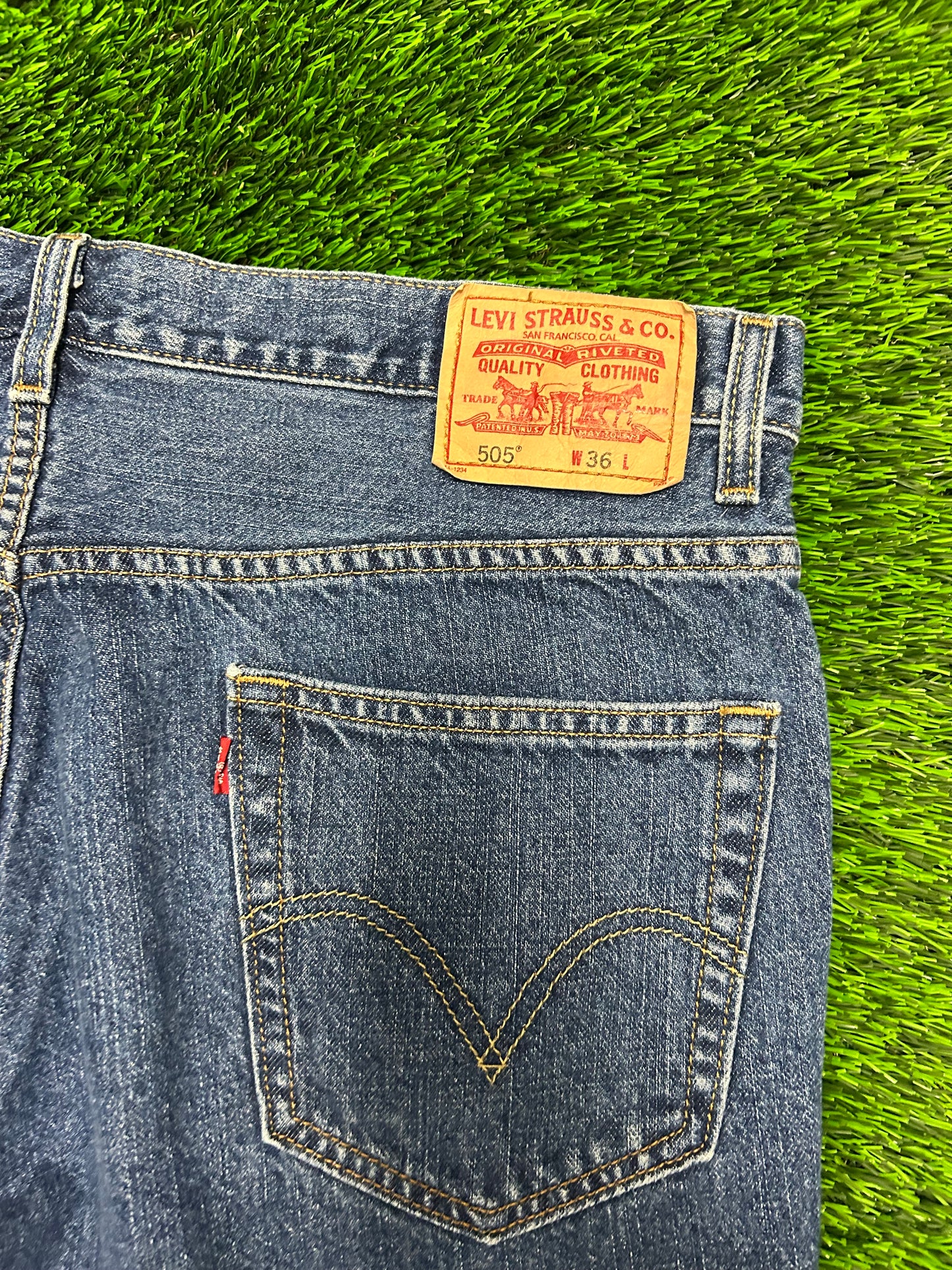 2007 Vintage Levi's 505 Dark Wash Jean Shorts (36)