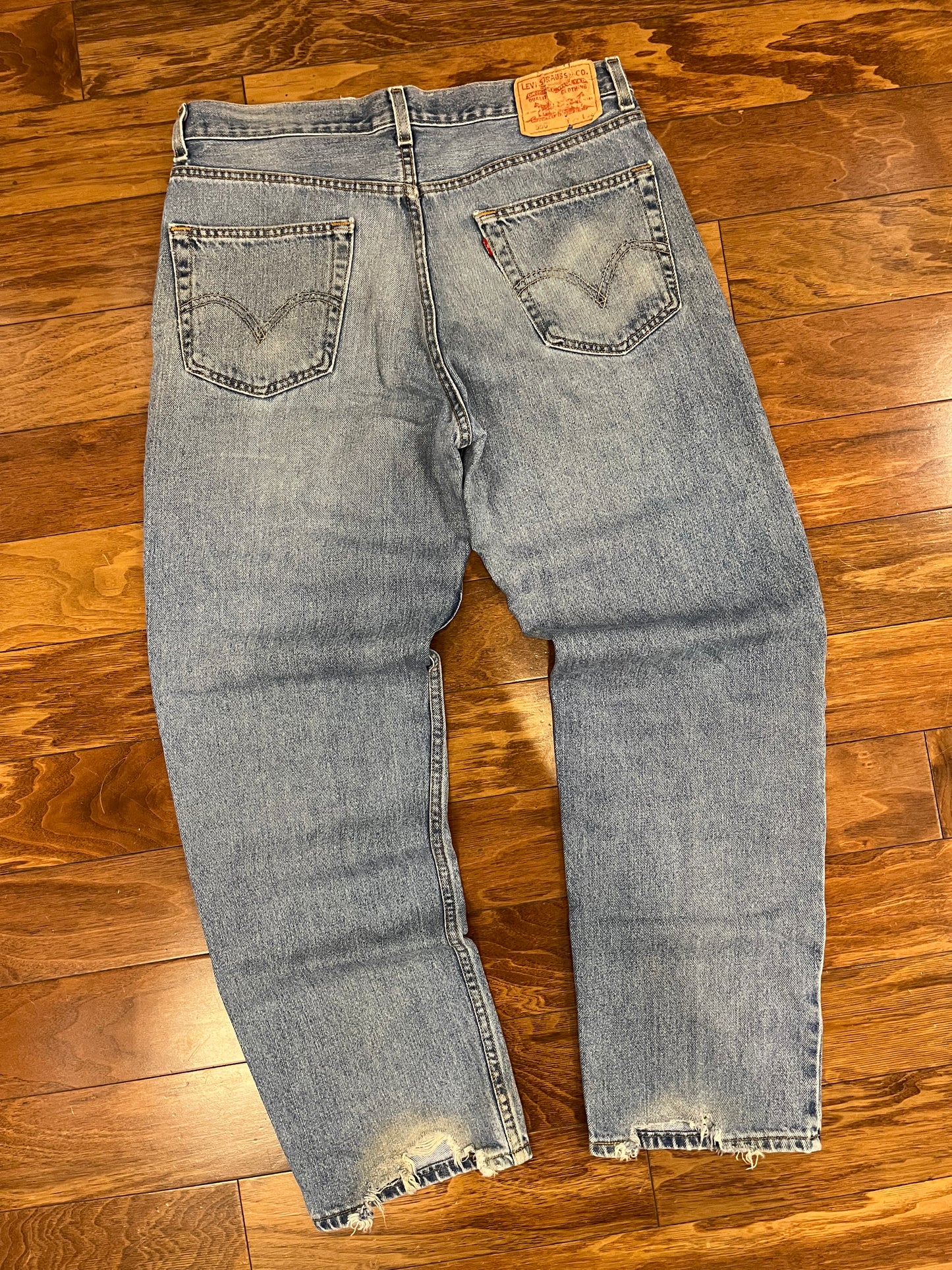 2006 Levi's 550 Relaxed Fit Washed Jeans (34 x 31)