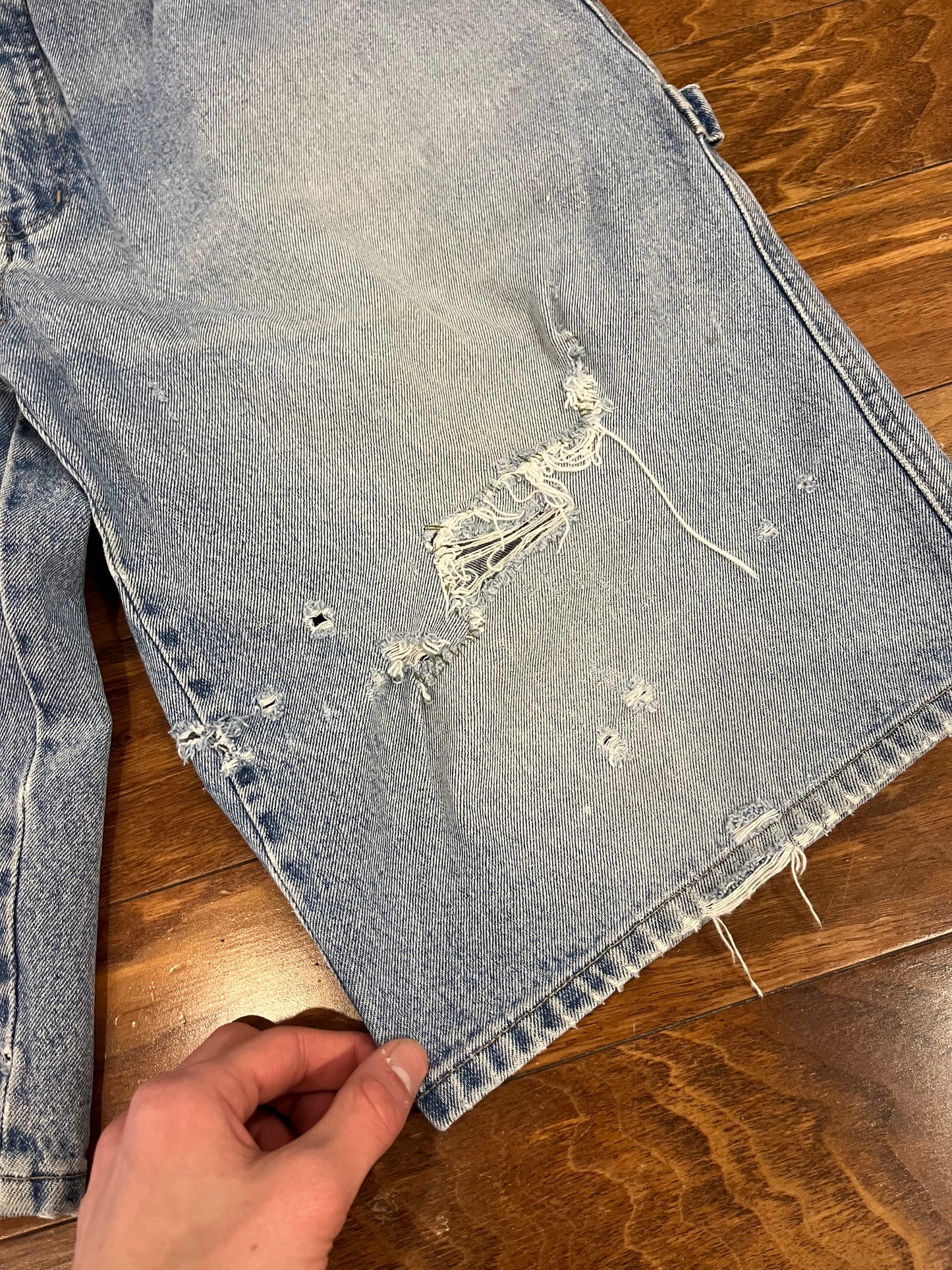 00s Webs Baggy Distressed Jean Shorts (34)